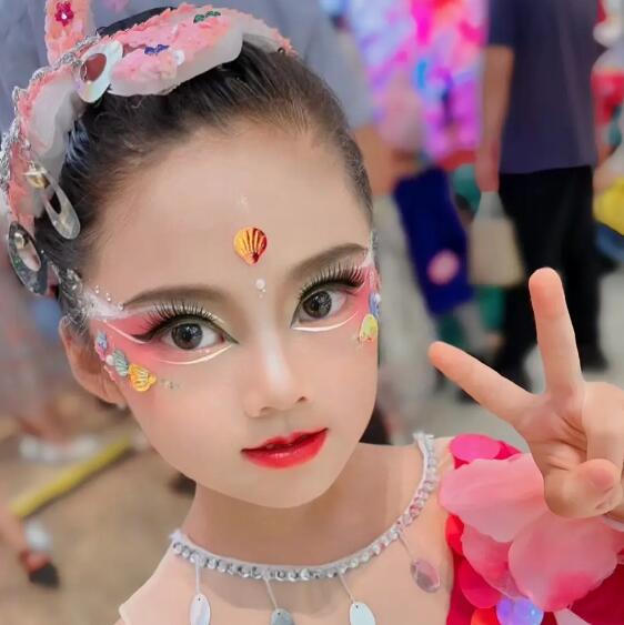 少儿舞台，独舞妆容