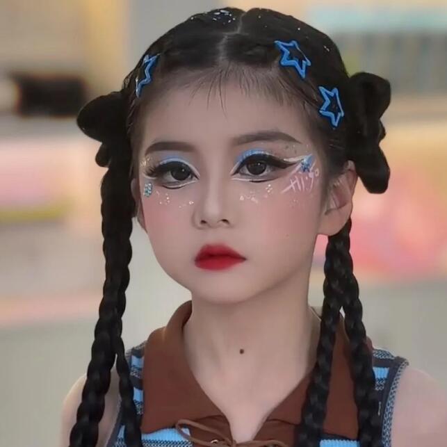 演出比赛妆容